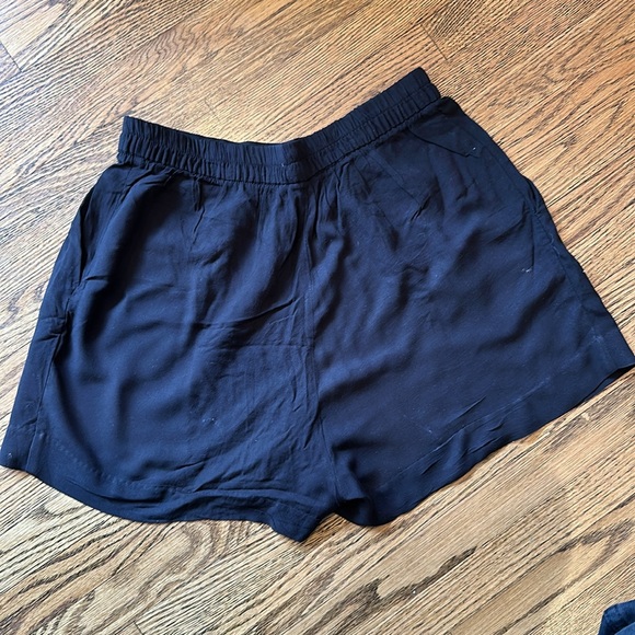 H&M shorts.  🌸 3 for $17 - Picture 3 of 3